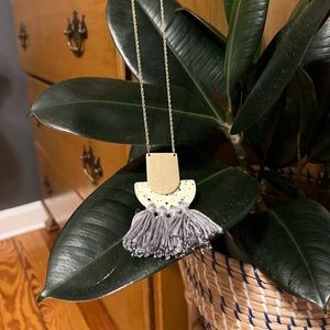 Universal Threads pendant necklace